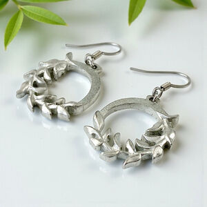Pretty Silver Pewter Celtic Leaf Wreath Drop Earrings.